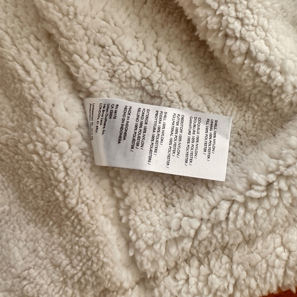 BDG Urban Outfitters NWOT Nylon Sherpa Vest (L) - Picture 13 of 14